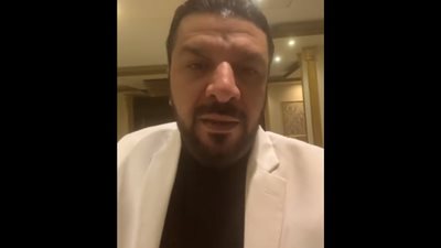 مصطفى كامل منفعلًا: حلمي بكر مات وكل الناس كانت سيباه (فيديو)