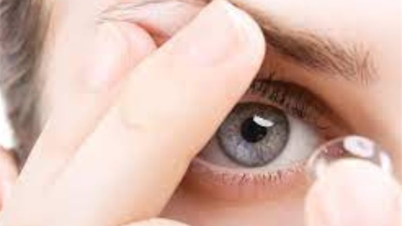 احذري العدسات اللاصقة