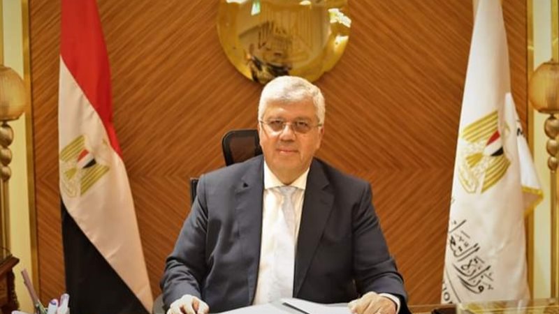 الدكتور ايمن عاشور