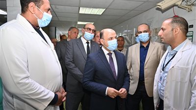 جولة مفاجئة لمحافظ الغربية بمستشفى كفر الزيات لمتابعة جودة الخدمات الطبية