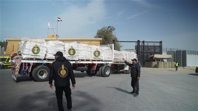 بيت الزكاة: قوافل الخير تجوب المحافظات بآلاف الأطنان من المواد الغذائية والبطاطين