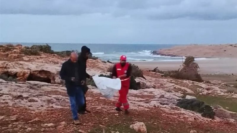 جانب من عملية انتشال الجثث