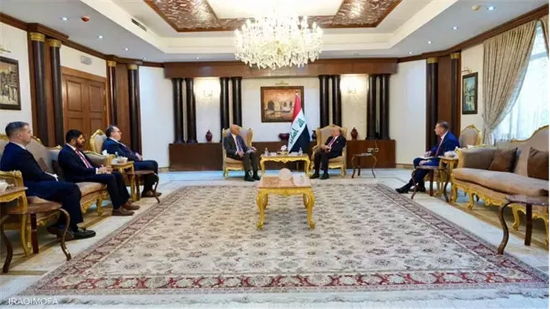 وزير الخارجية العراقي خلال لقائه مع المبعوث الأميركي