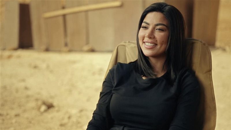 كارولين عزمي