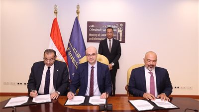 وزير الاتصالات يشهد توقيع اتفاقيات استراتيجية لتعزيز خدمات المحمول في مصر