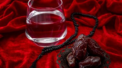نصائح فعّالة للتغلب على العطش خلال صيام رمضان للنشر