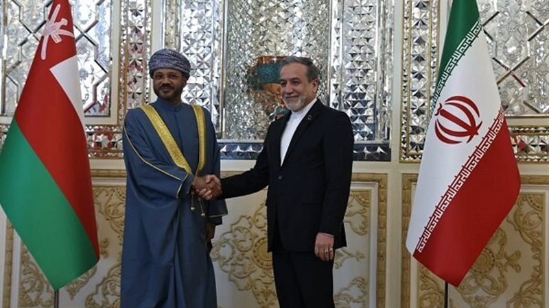 وزير الخارجية الإيراني ونظيره العماني