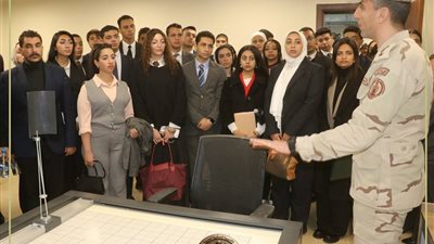 زيارة غير عادية تكشف ما يدور داخل الأكاديمية العسكرية المصرية.. تفاصيل