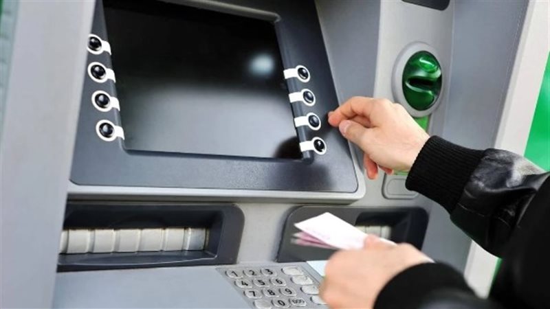 لماذا تقوم ماكينة الـATM بسحب البطاقة؟