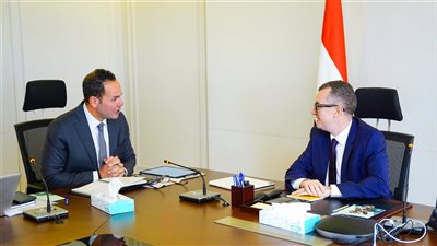 وزير التخطيط  ورئيس مركز المعلومات يبحثان التعاون في متابعة أداء برنامج الحكومة