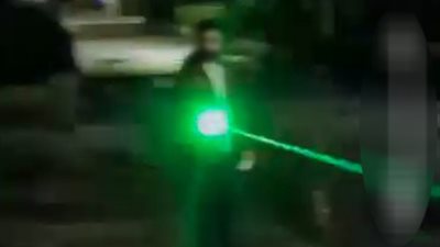 القبض على شخص وجه شعاع ليزر على فتاة أثناء سيرها بـ الإسكندرية