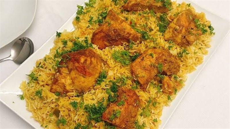 دجاج بالكارى وأرز بالخلطة