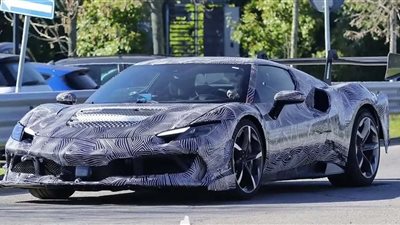 صور تجسسية تكشف فيراري 296 Challenge Stradale أثناء اختبارها في الشوارع