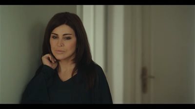 مسلسل اللون الأزرق الحلقة 4.. ضغوط العمل تلاحق جومانا مراد بسبب أزمة نجلها