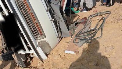 8 إصابات في انقلاب ميكروباص على الطريق الصحراوي الغربي بالعياط
