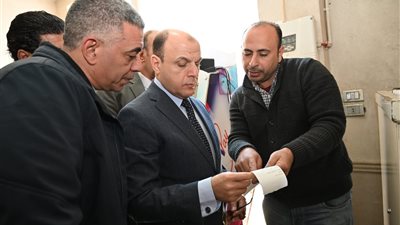 جولة مفاجئة لمحافظ الغربية على محطات الوقود لمتابعة تطبيق الأسعار الجديدة