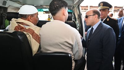 محافظ الغربية يتابع تعريفة الركوب الجديدة بموقفي سبرباي والجلاء ويحذر المخالفين