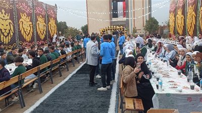 فى تقليد سنوى مدرسة القيم النبيلة بالعياط تنظم إفطار جماعى للطلبة وأسرهم 
