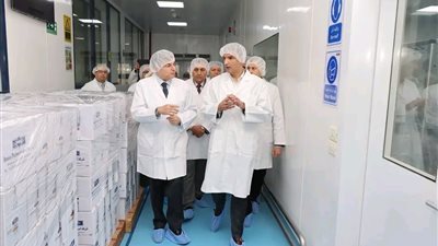 وزير الصناعة ومحافظ القليوبية يتفقدان 5 مصانع متخصصة في الصناعات الدوائية بالعبور