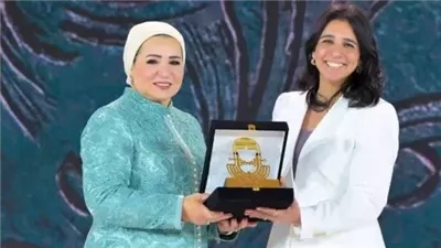 السيدة انتصار السيسي تكرم سارة عزيز لجهودها في محاربة التحرش