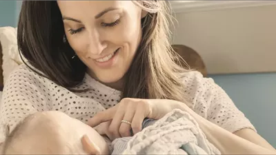 الأم المرضعة بين الحاجة الطبية والرضاعة الطبيعية.. هل يمكن استخدام الأدوية بأمان؟