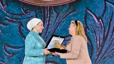 السيدة انتصار السيسي تكرّم حنان سليمان في احتفالية «أيقونة النجاح 2026»
