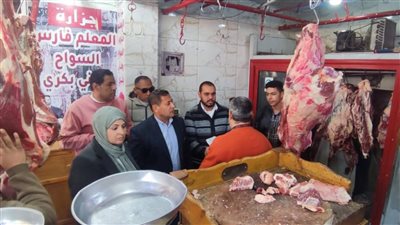 سكرتير عام الفيوم يتفقد محطات الوقود ومواقف سيارات الأجرة والمحال التجارية