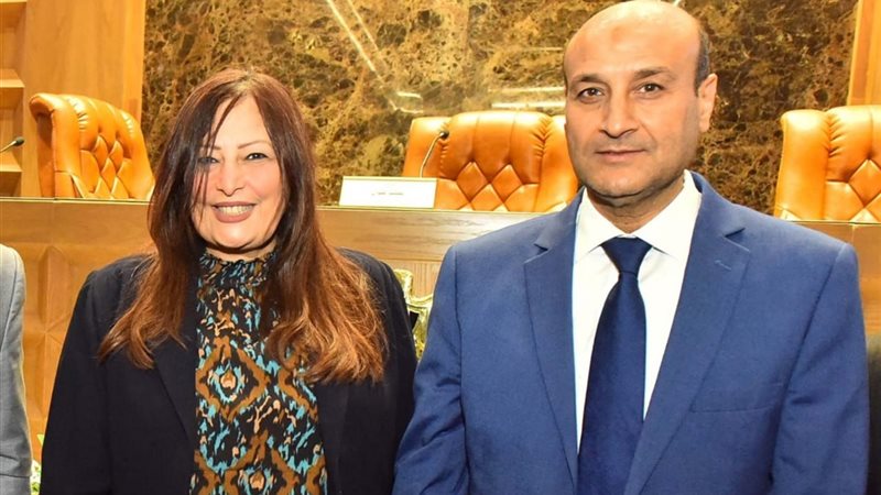 النائبة الدكتورة إليزابيث شاكر