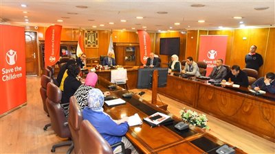 محافظ أسيوط يترأس اجتماع اللجنة الاستشارية للتنسيق مع منظمة إنقاذ الطفل