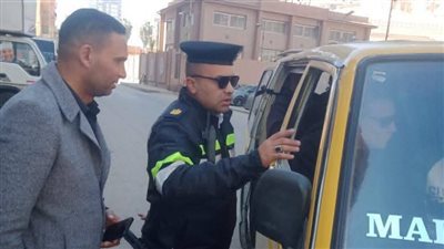 رئيس حي أول المحلة يتابع السرفيس بالتعريفة الجديدة برفقة مرور المحلة