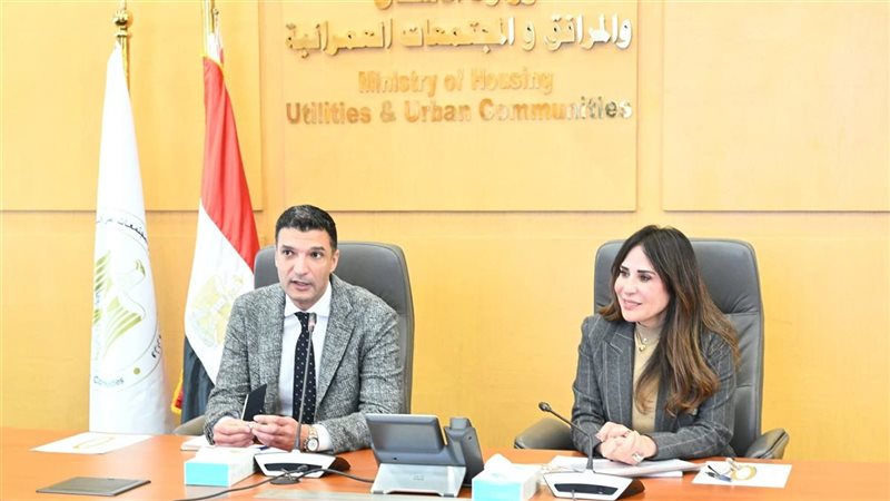 وزيرا الإسكان والصناعة 