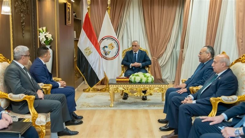 وزير الإنتاج الحربي 