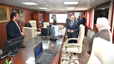 محافظ الغربية يهنئ العاملين بالديوان العام بعيد الفطر ويؤكد دعم الأداء