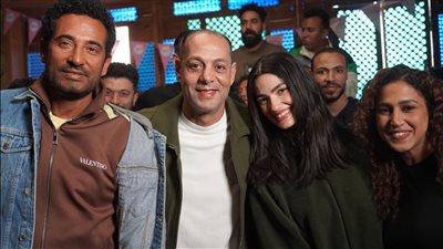 عمرو سعد يحتفل بختام تصوير 