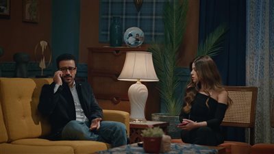 أحمد داود يعود لزوجته في الحلقه الاخيرة من بابا وماما جيران 
