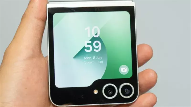 هاتف Galaxy Z Flip 8