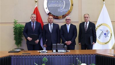 وزير النقل يشهد توقيعين بين شركة موانئ مصر البحرية واقتصادية قناة السويس