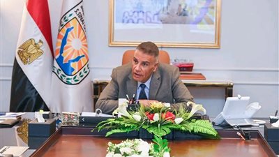 محافظ جنوب سيناء يبحث حل مشكلات المستثمرين والتيسير على المواطنين
