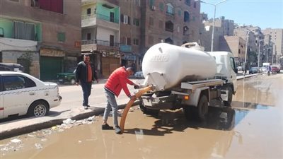 محافظ الجيزة يتابع جهود شفط مياه الأمطار بالشوارع والمحاور