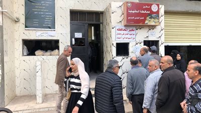 محافظ الدقهلية يوجه بالالتزام بالوزن المحدد للرغيف والحصة المقررة لكل بطاقة