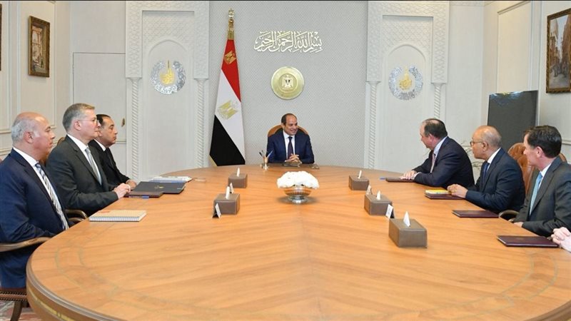 الرئيس السيسي ومسؤولو أباتشي