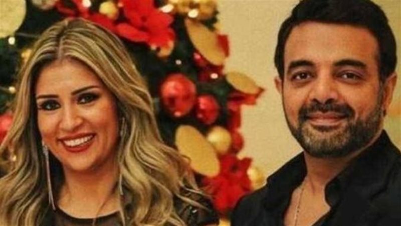 عمرو محمود ياسين وزوجته