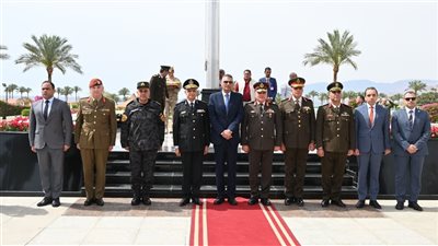 جنوب سيناء تحتفل بالعيد القومي الـ37 ورفع العلم المصري بمدينة طابا