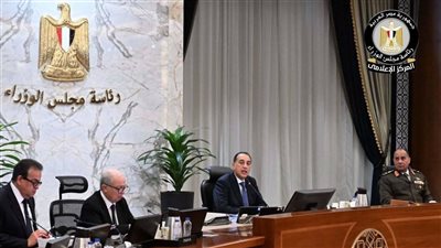 الحكومة تنفي إصدار عملة فئة 10 آلاف جنيه وتؤكد لا خطط جديدة للنقد المتداول