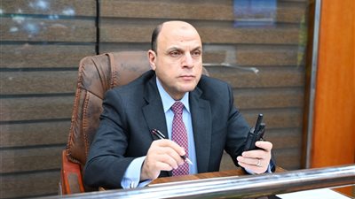 محافظ الغربية يتابع التزام المحال بمواعيد الغلق لليوم الرابع من مركز السيطرة