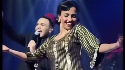 دينا دياب تخطف الأنظار من «الفستان الكرومبي» إلى إحياء تراث الرقص الكلاسيكي