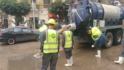 محافظ القاهرة يتابع أعمال شفط مياه الأمطار ويشدد على تأمين الحركة المرورية خلال الطقس السيئ