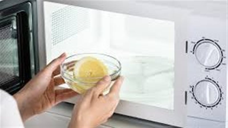 طرق تنظيف الميكرويف 