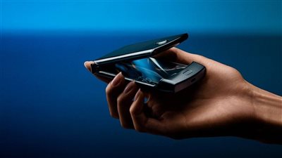موتورولا تدخل عالم الهواتف القابلة للطي بهاتفها الجديد Moto Razr Fold