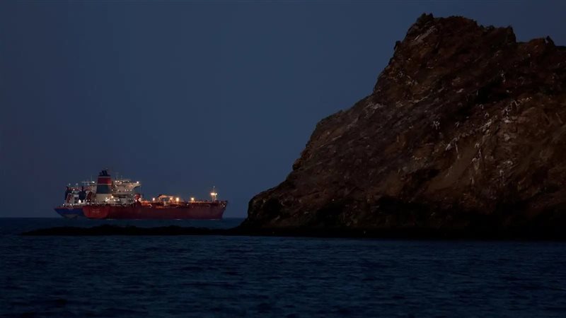 ناقلة نفط وسط مضيق هرمز